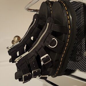 NWOT Dr. Martens Olson Black Sandals with Platform Sole 6 UK, 8 US L, 39 EU